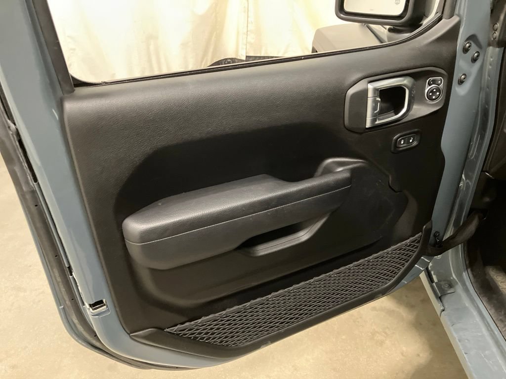 Used 2024 Anvil Clear Coat Jeep Sport S image 9