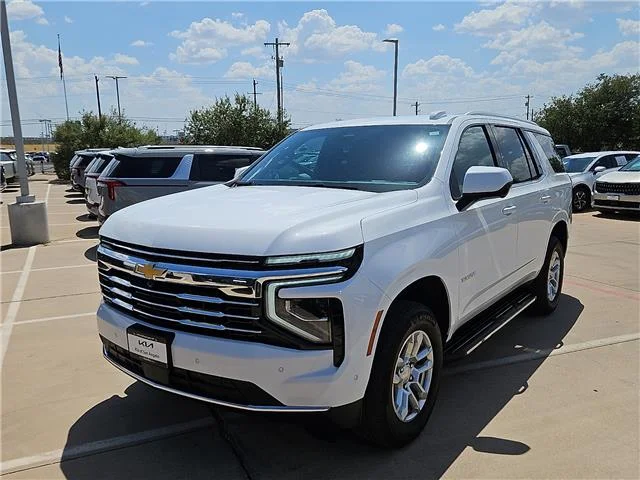 Used 2025 Summit White Chevrolet LT 4x2 image 1