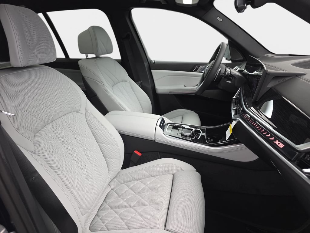 New 2026 Tanzanite Blue II Metallic BMW xDrive40i image 9