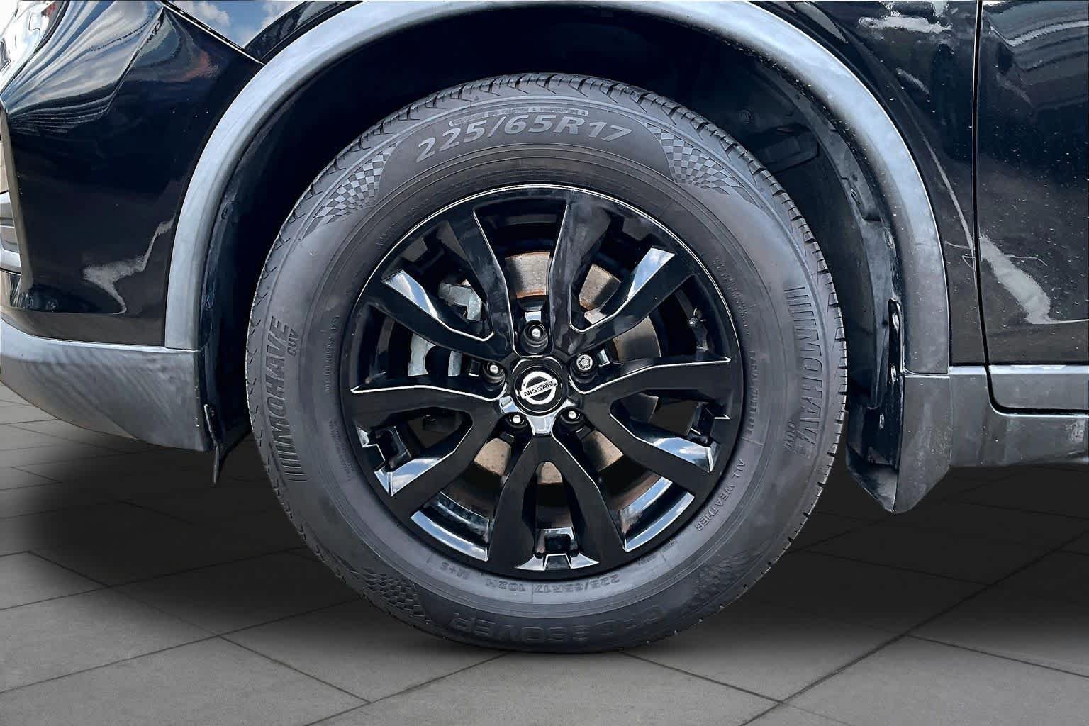 Used 2020 MAGNETIC BLACK Nissan SV image 10
