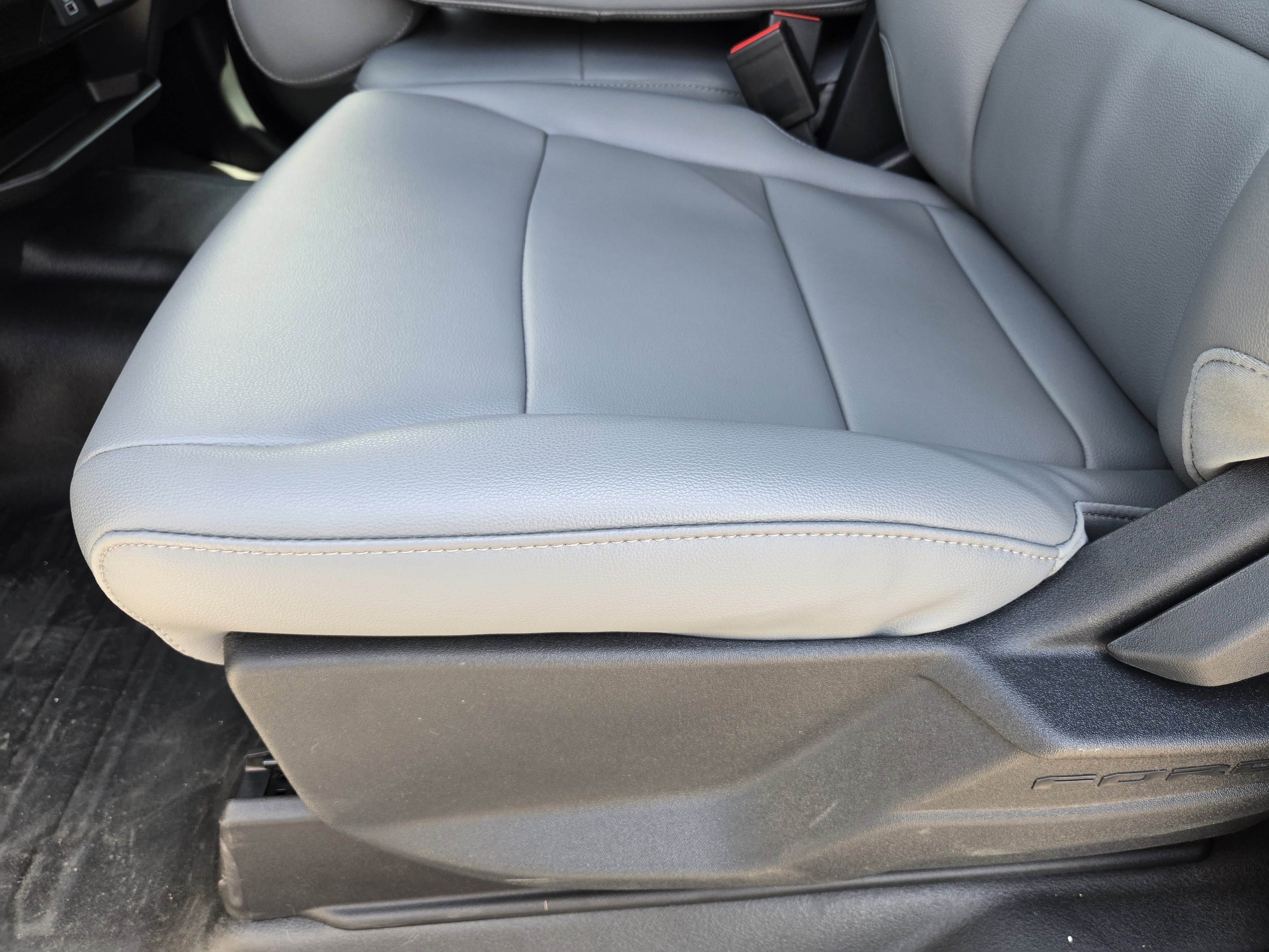New 2026 Oxford White Ford XL image 16