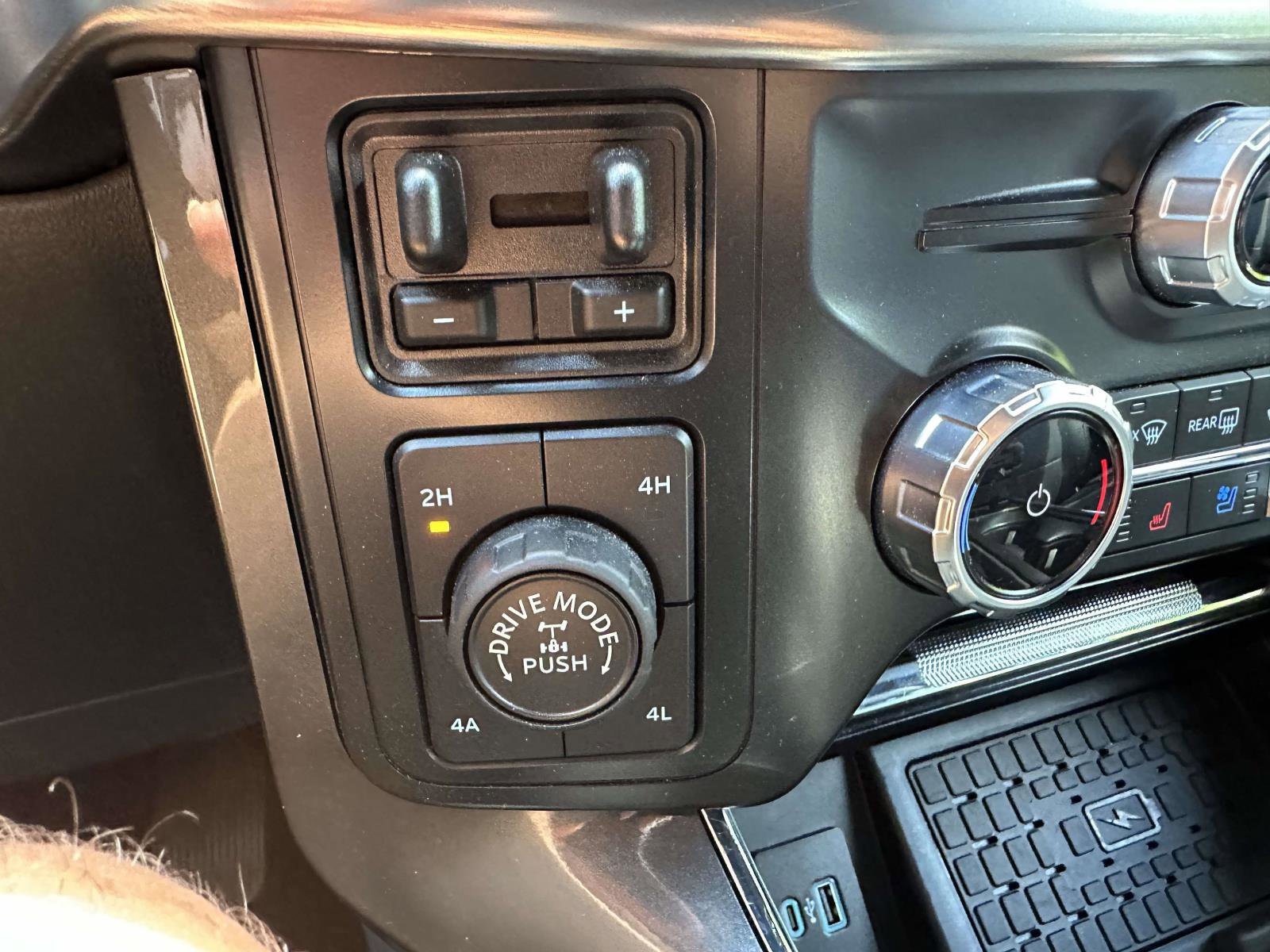 Certified Used 2023 Silver Metallic Ford LARIAT image 24