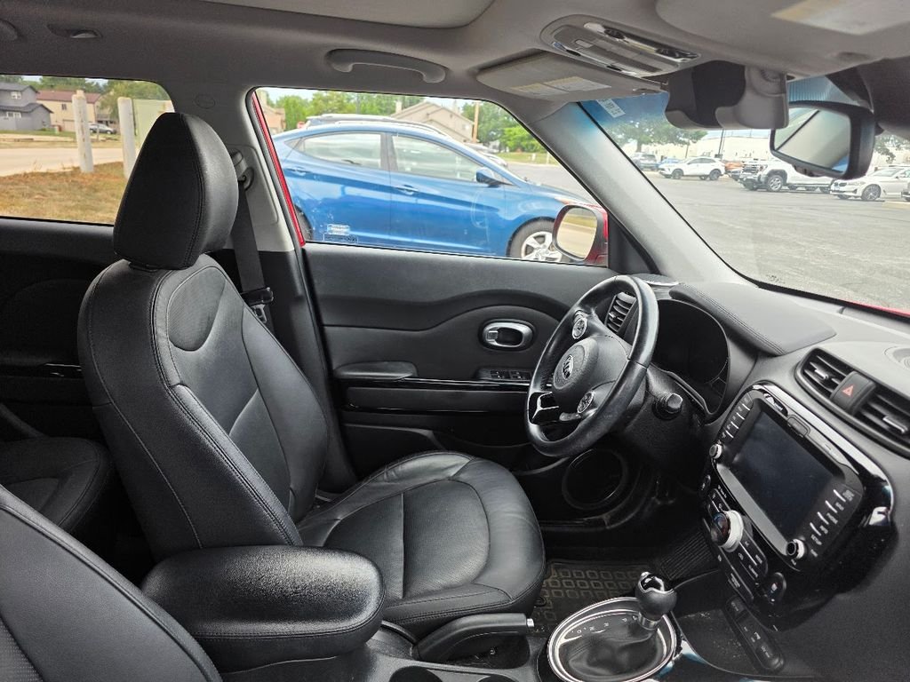 Used 2016 Inferno Red Kia Exclaim image 5