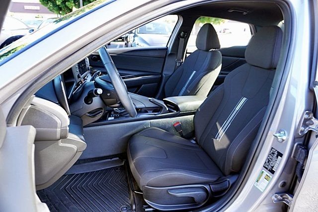 Used 2025 Gray Hyundai SEL Sport image 13