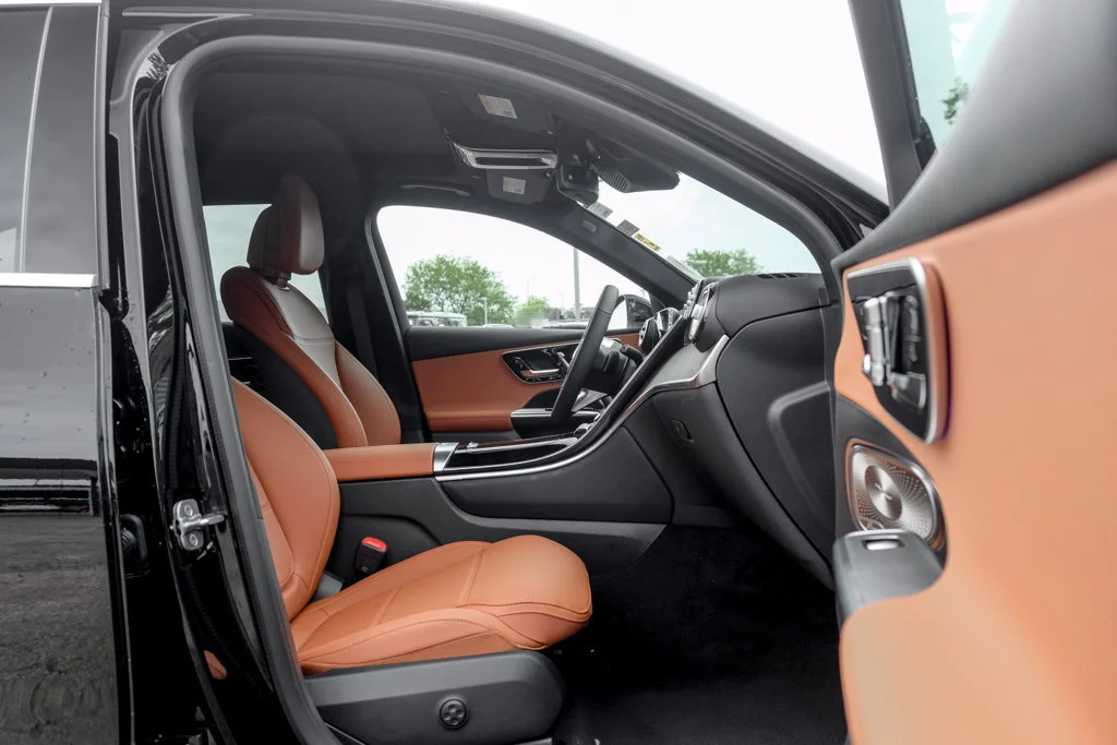 New 2026 Black Mercedes-Benz GLC300 image 20