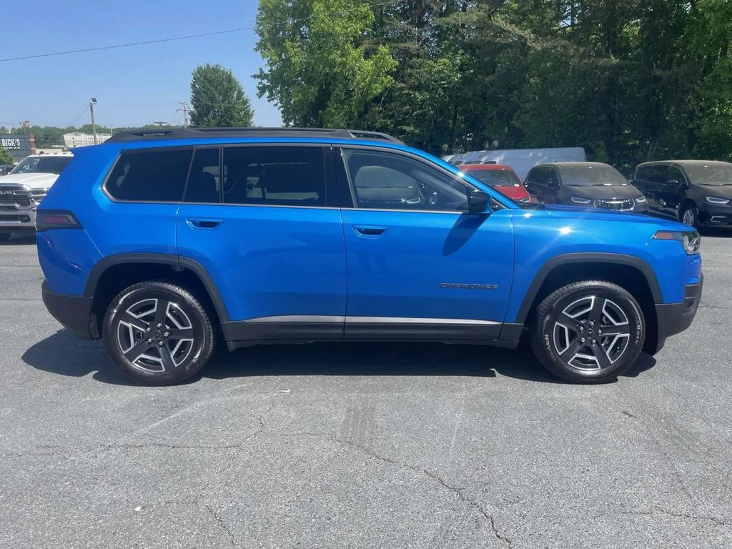 New 2026 Hydro Blue Pearlcoat Jeep Laredo image 9