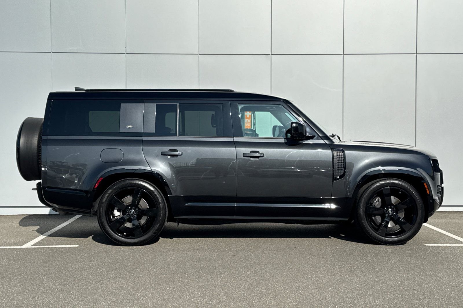 Used 2023 Carpathian Grey Premium Metallic Land Rover X-Dynamic SE image 6