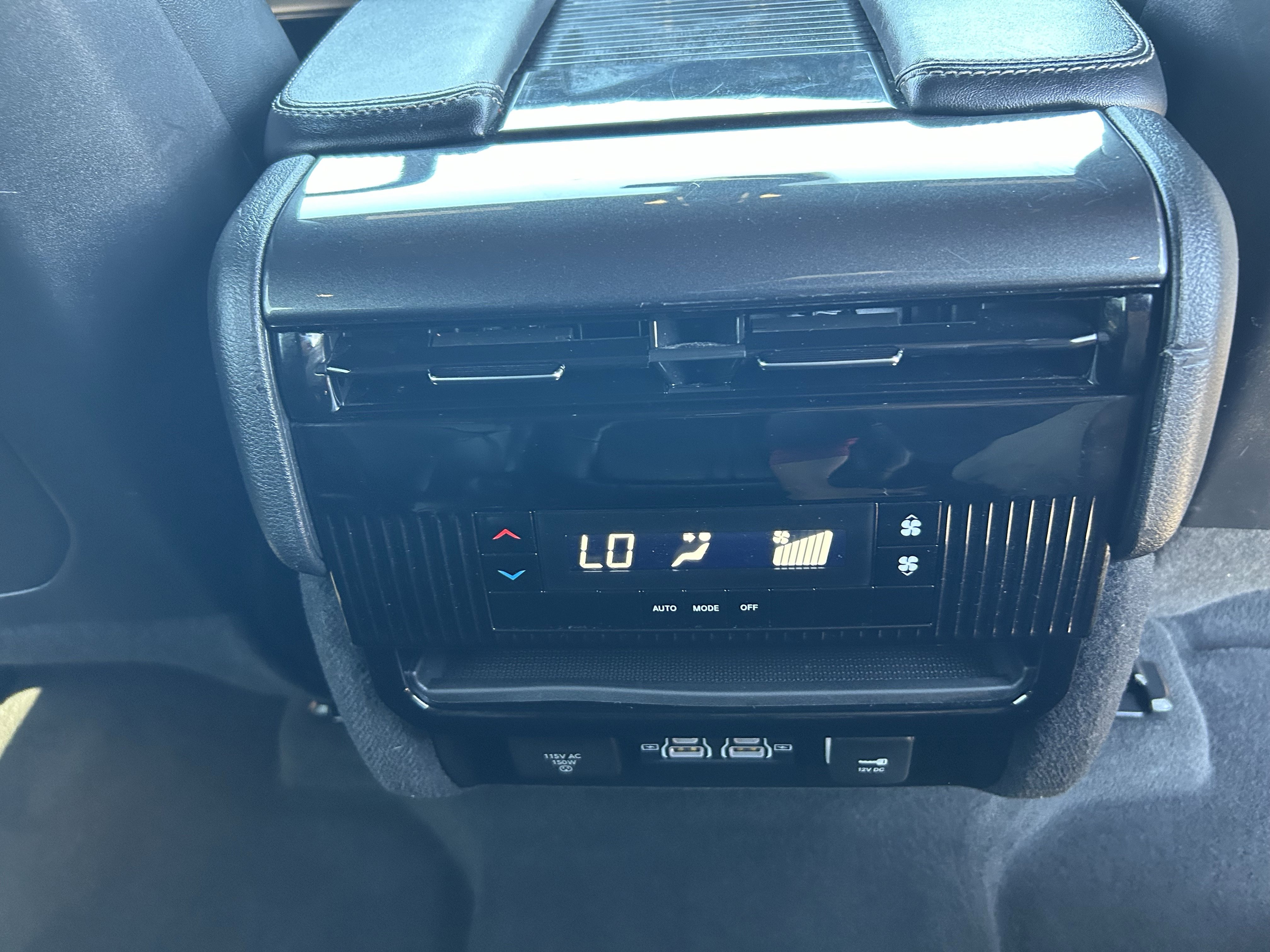 Used 2024 Diamond Black Crystal Pearlcoat Jeep Base image 14