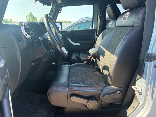 Used 2012 Beige Jeep Sahara image 4