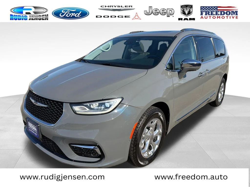 2021 Chrysler Pacifica Limited's photo