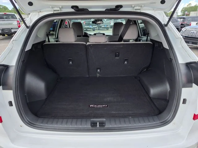 Used 2021 White Hyundai Value image 22