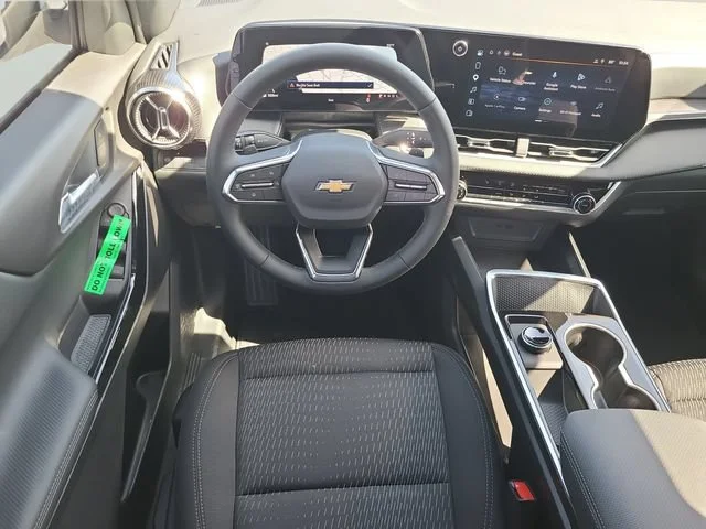 New 2027 Summit White Chevrolet LT image 14