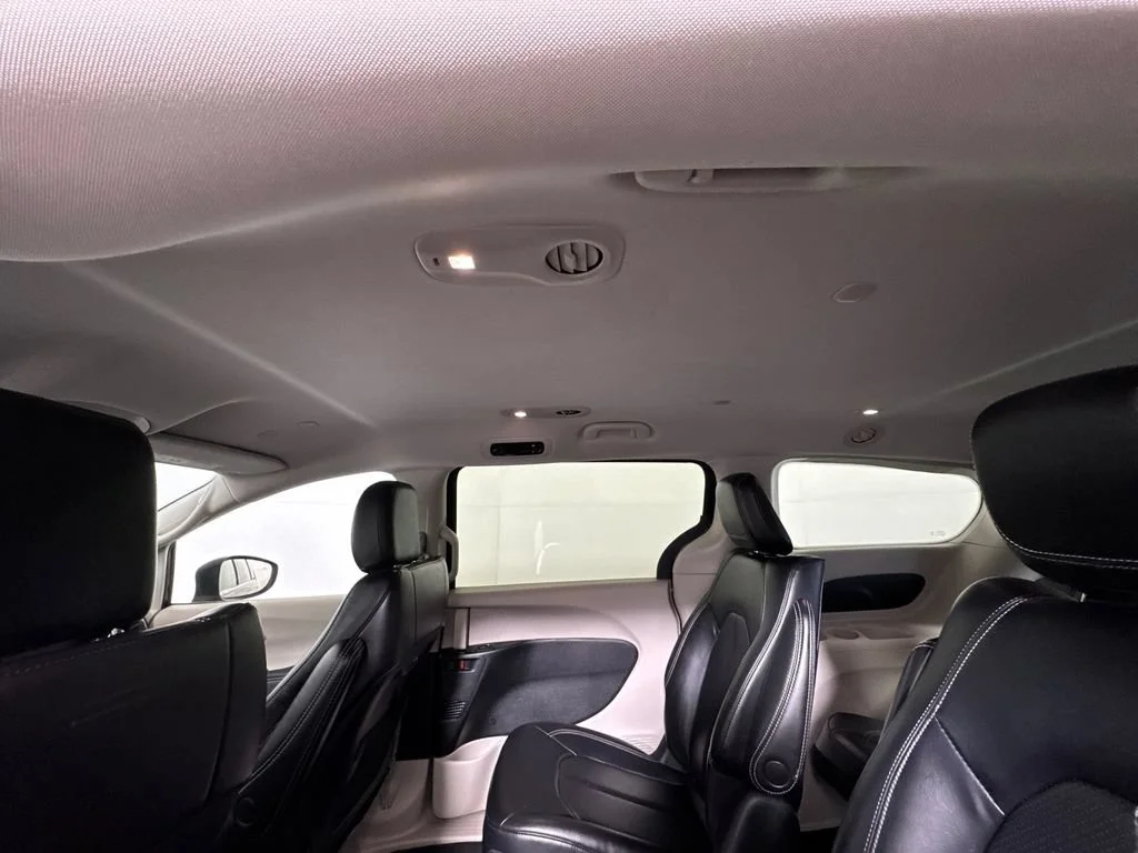 Used 2023 Black Chrysler Touring L image 13