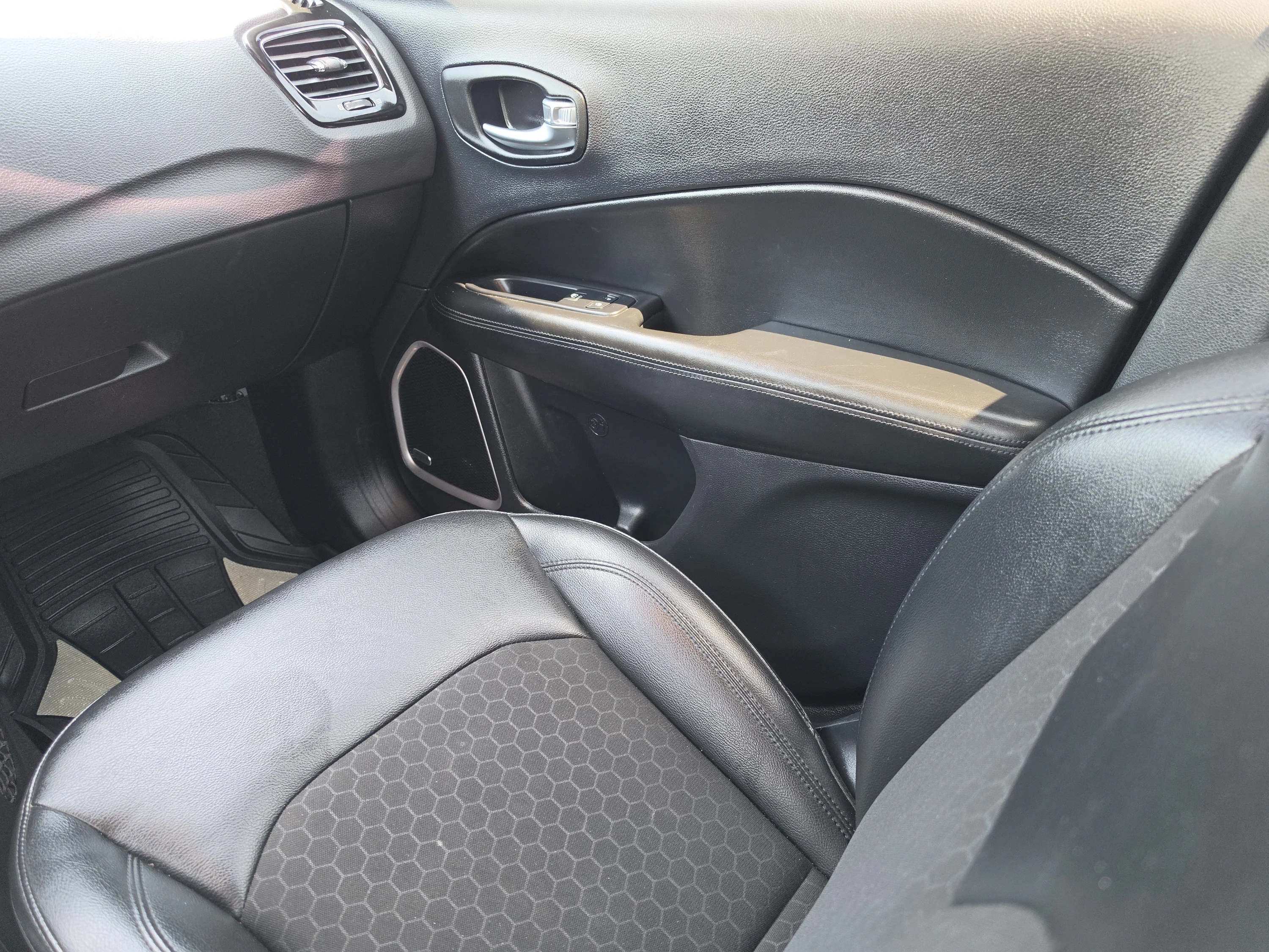 Used 2021 Laser Blue Pearlcoat Jeep Altitude image 20