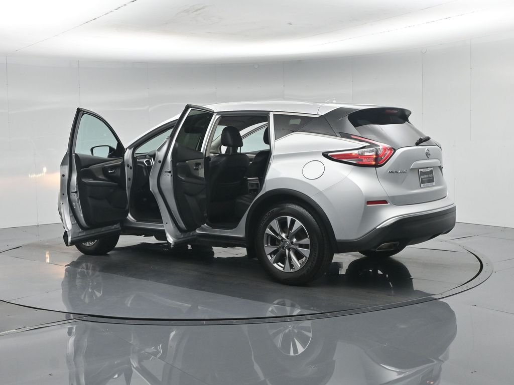 Used 2016 Silver Nissan SL image 31