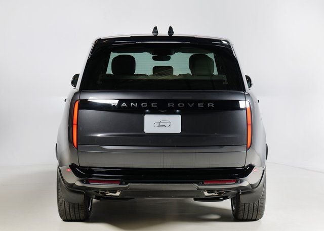 New 2026 Carpathian Grey Land Rover SE image 7