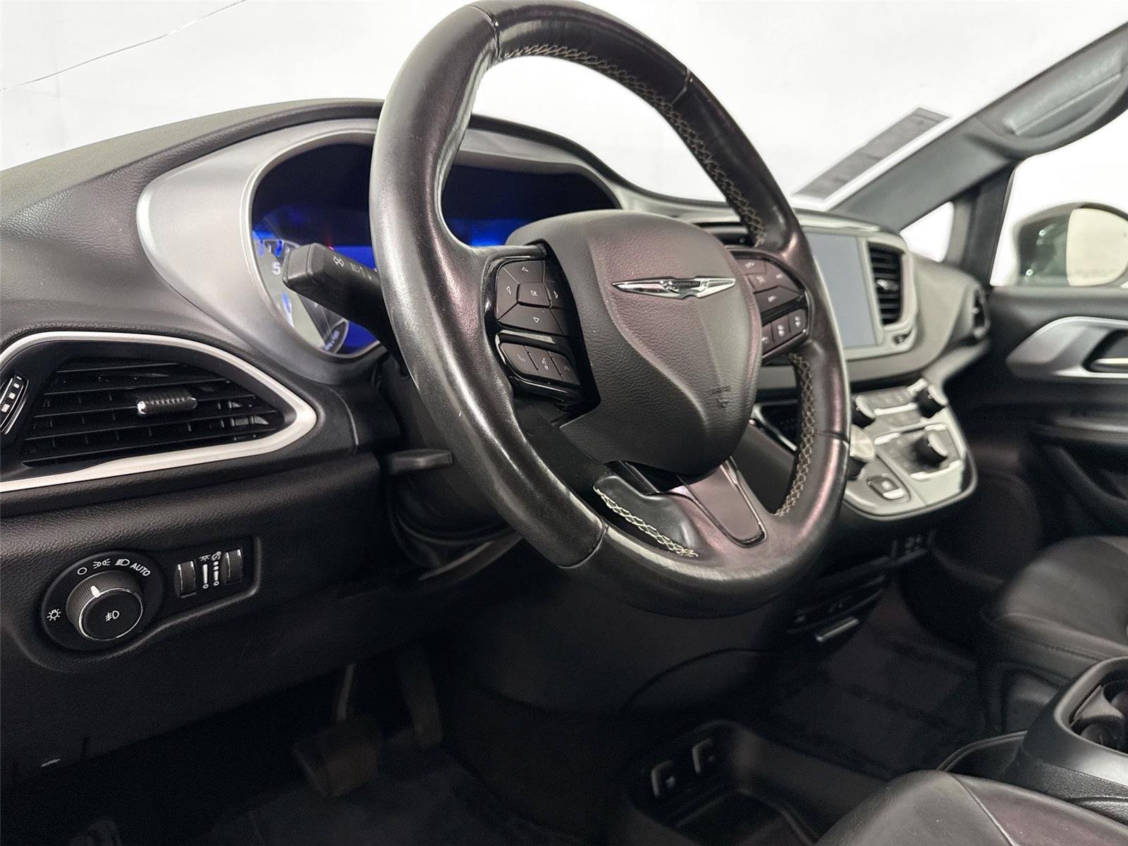 Used 2020 Ceramic Gray Clearcoat Chrysler Touring L Plus image 4