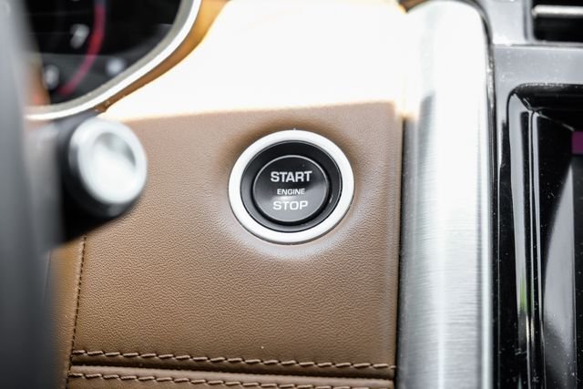 Used 2019 White Land Rover HSE Luxury image 24