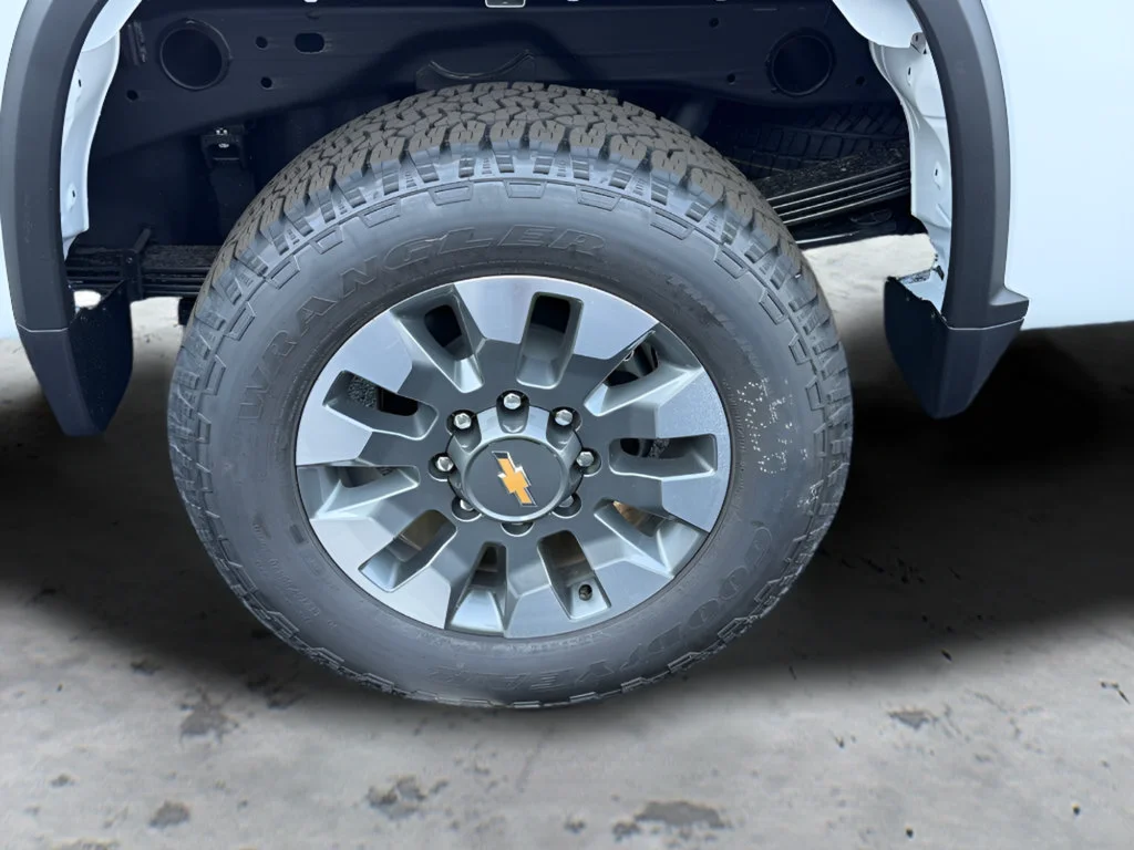 New 2026 Summit White Chevrolet Custom image 33