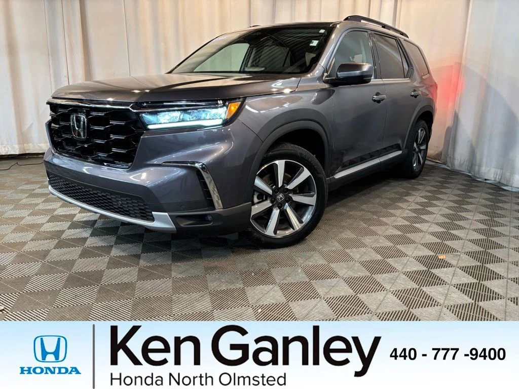 Certified Used 2025 Modern Steel Metallic Honda AWD TRG image 32
