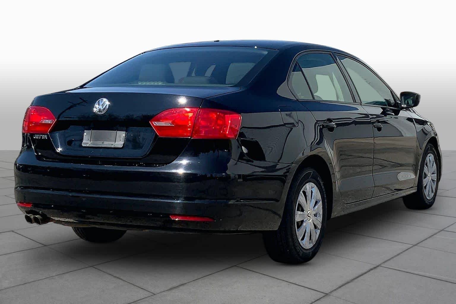 Used 2012 Candy White Volkswagen Base image 10