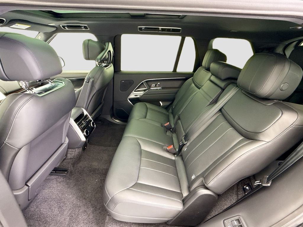 New 2026 Carpathian Gray Premium Metallic Land Rover SE image 19