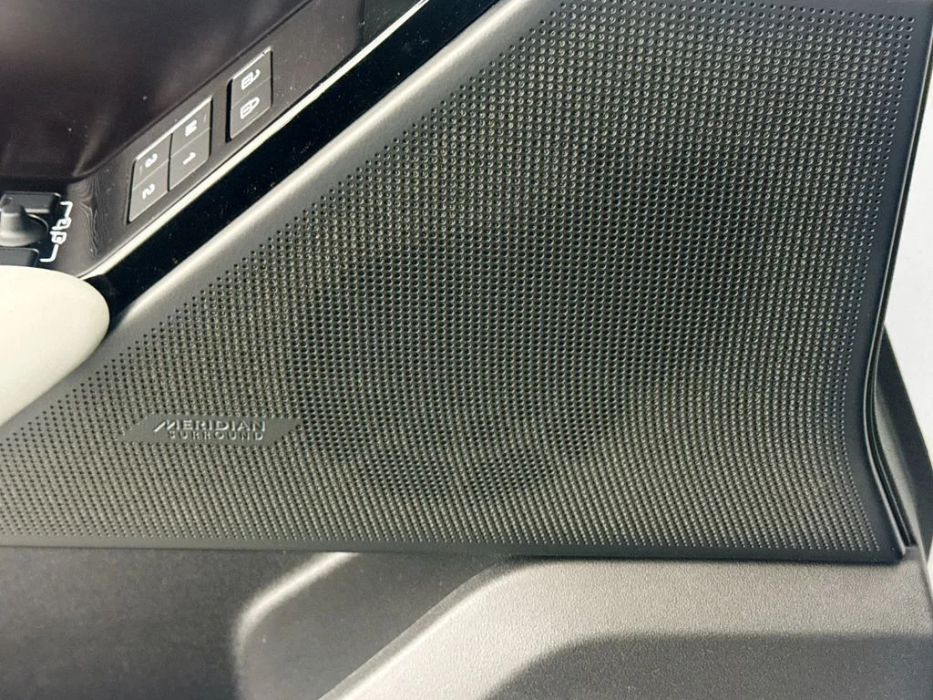 New 2026 Fuji White Land Rover Belgravia Edition image 18
