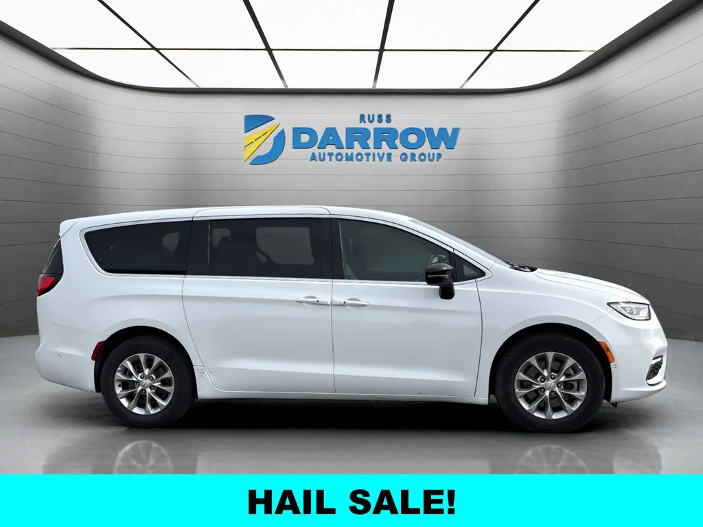 Used 2025 White Chrysler Select image 6