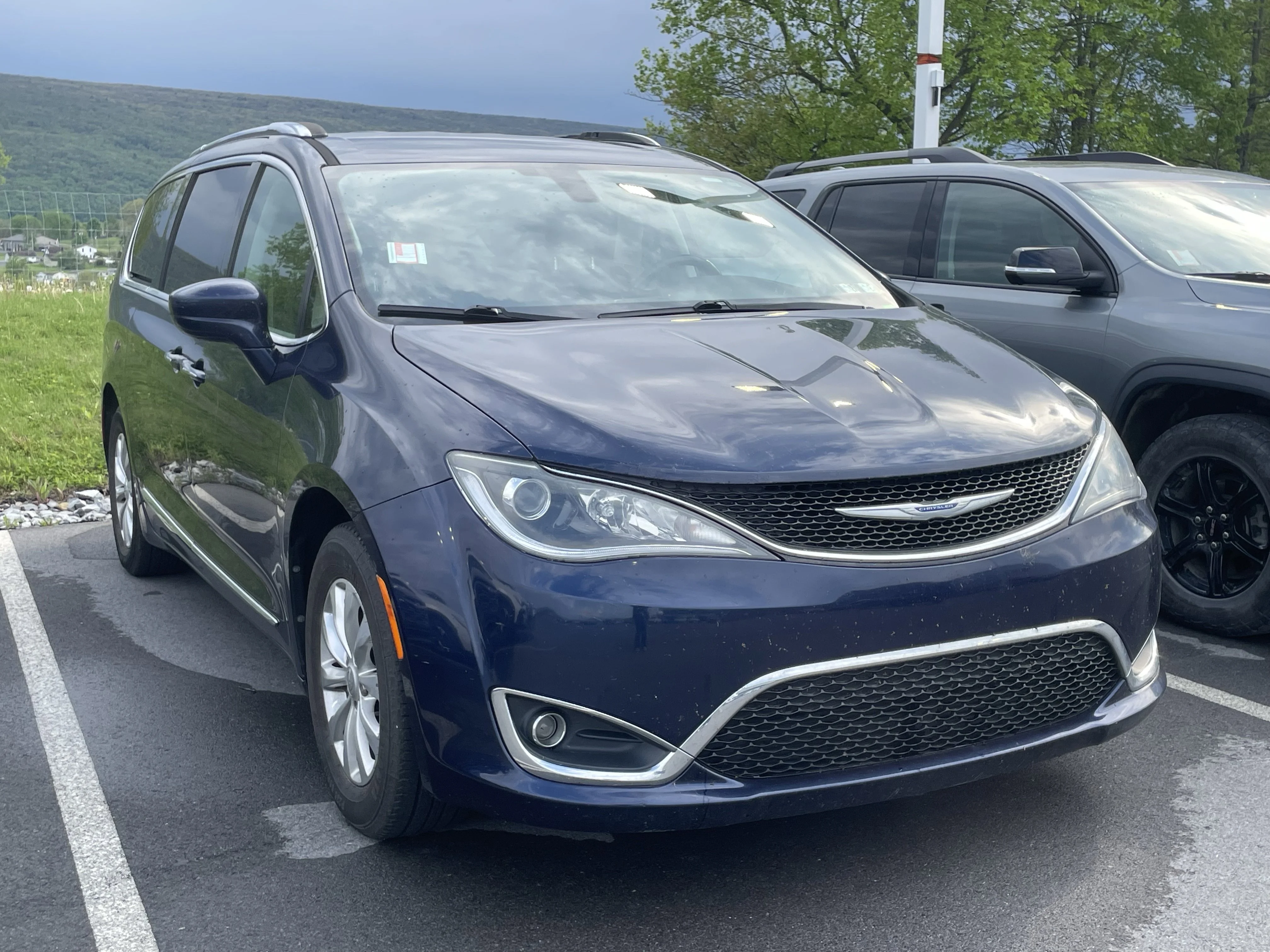 2019 Chrysler Pacifica Touring L's photo