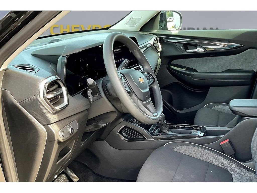 Used 2025 Mosaic Black Metallic Chevrolet LT image 10