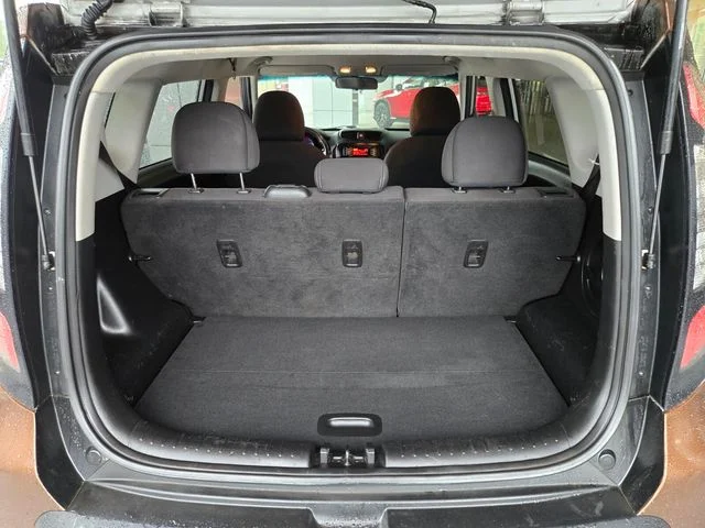 Used 2016 Silver Kia Base image 17