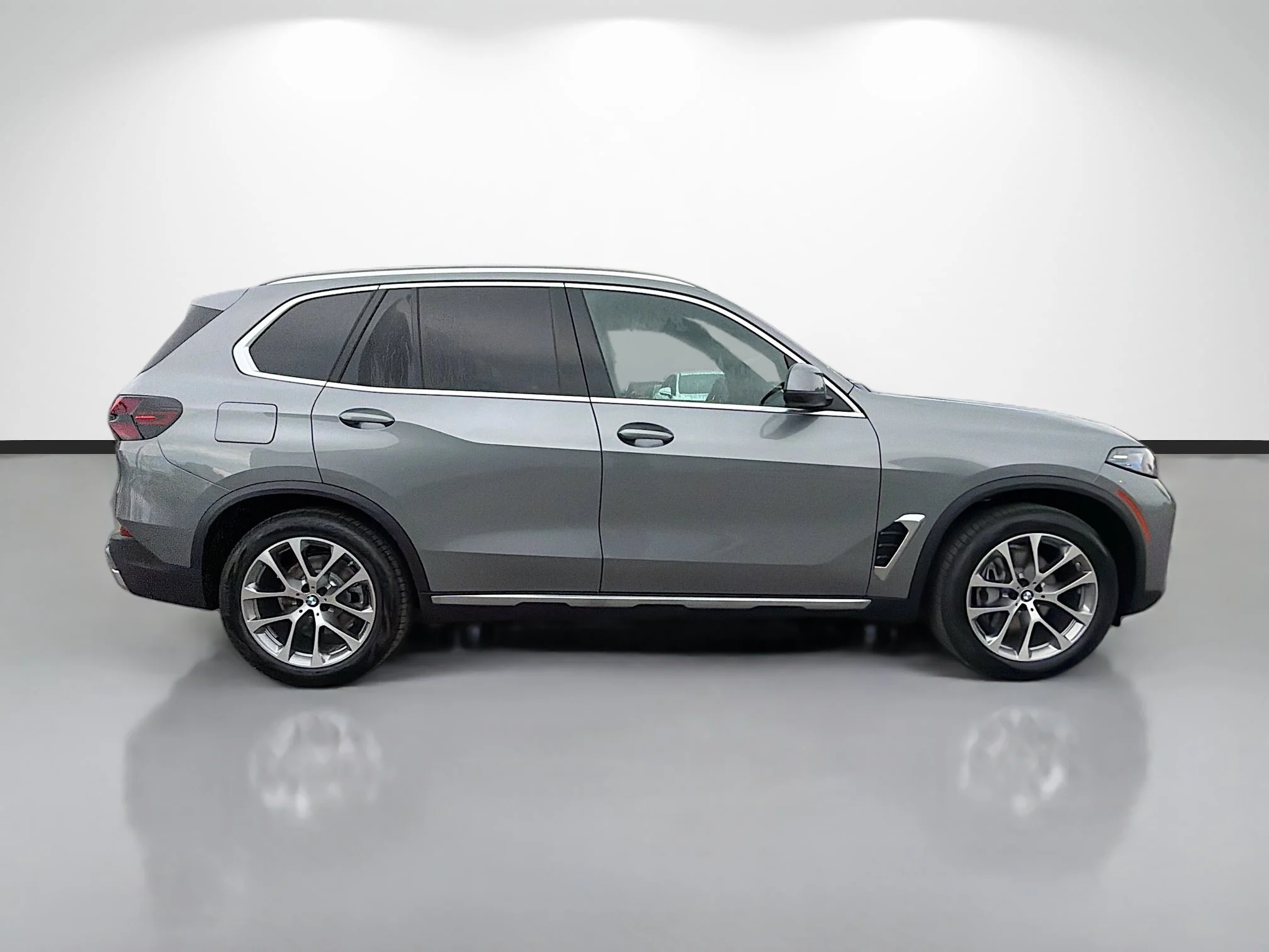 New 2026 Skyscraper Grey Metallic BMW xDrive40i image 2