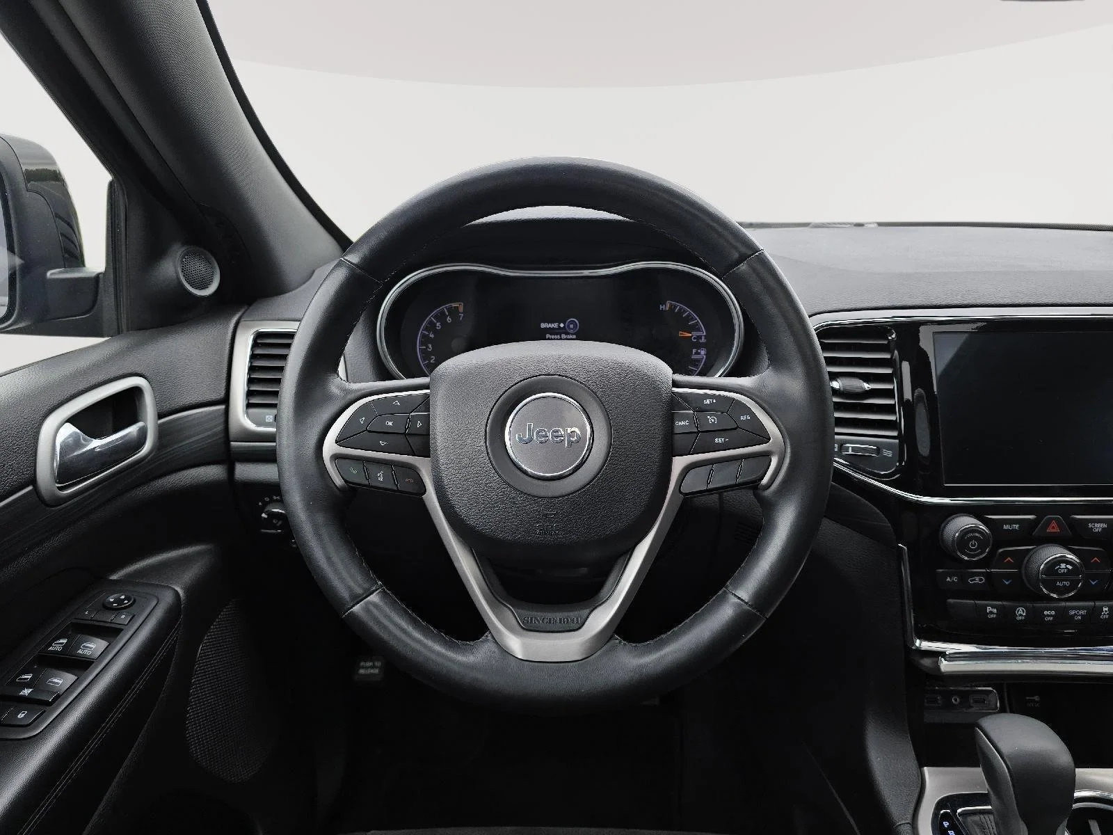 Certified Used 2019 Diamond Black Crystal Pearlcoat Jeep Altitude image 27