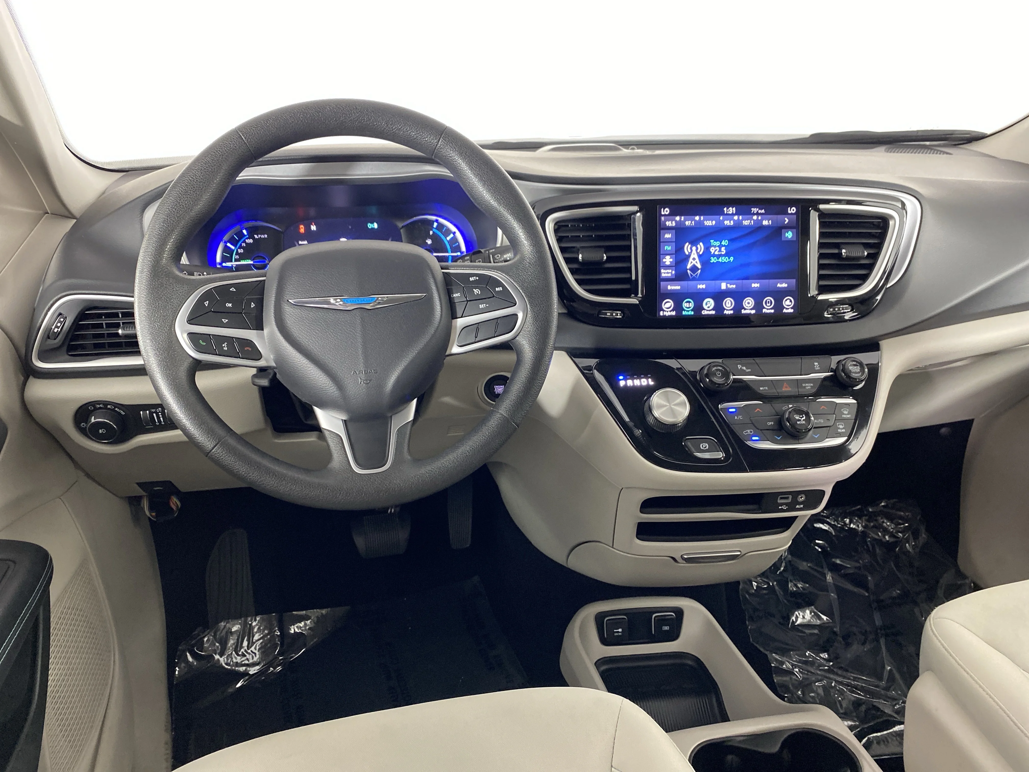 Used 2018 Bright White Clearcoat Chrysler Hybrid Touring Plus image 18