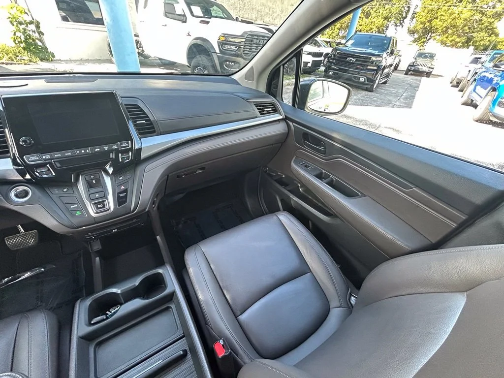 Used 2018 Silver Honda EX-L image 11