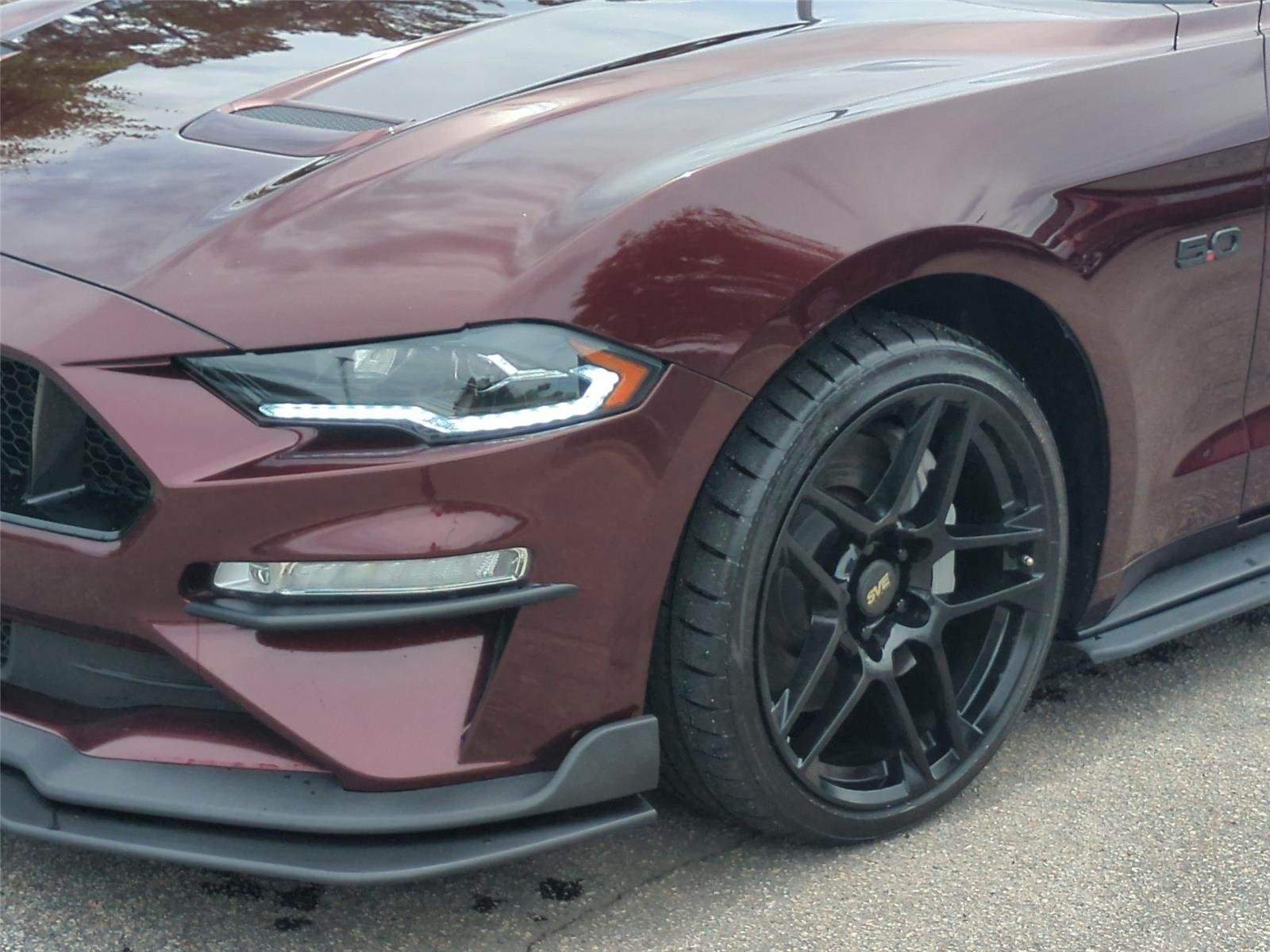 Used 2018 Royal Crimson Metallic Tinted Clearcoat FORD GT image 9