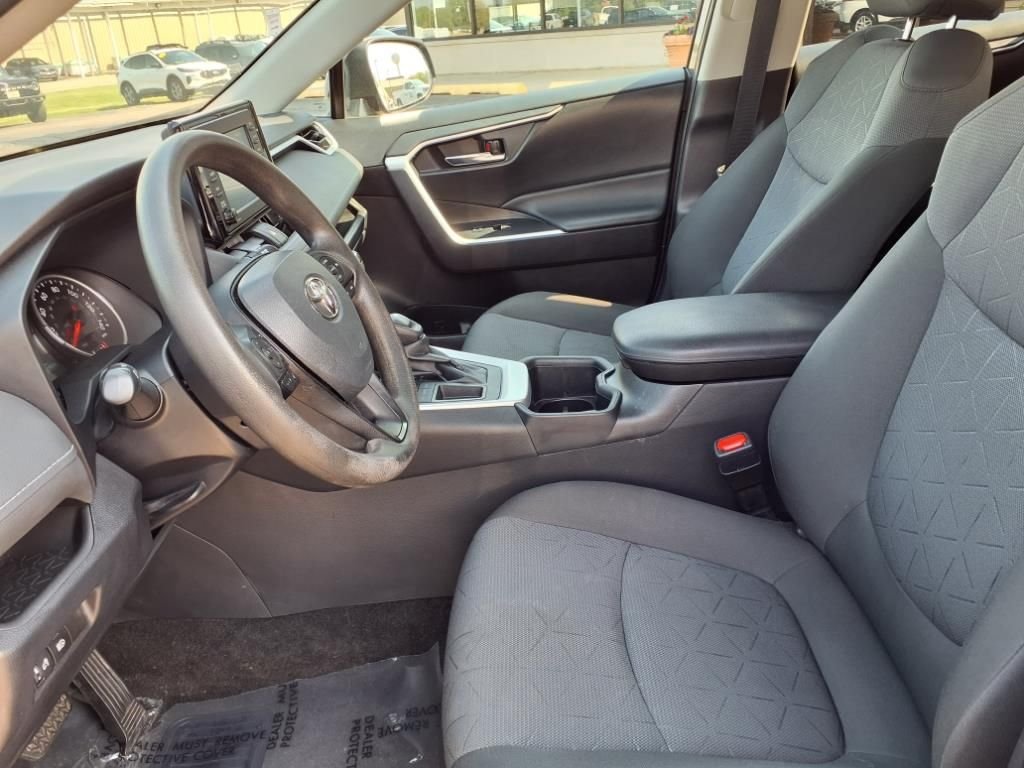 2022 Toyota RAV4 XLE - Photo 12