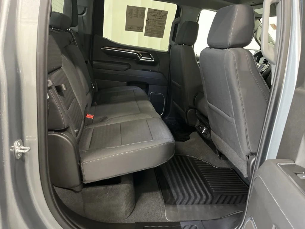 Used 2023 Silver GMC Elevation image 15