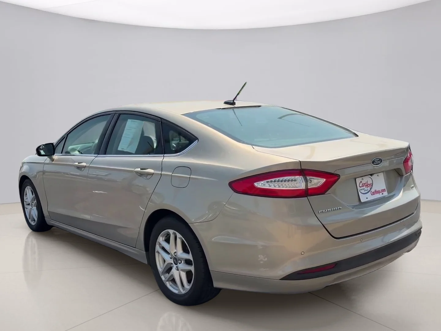 Used 2016 Gold Ford SE image 3