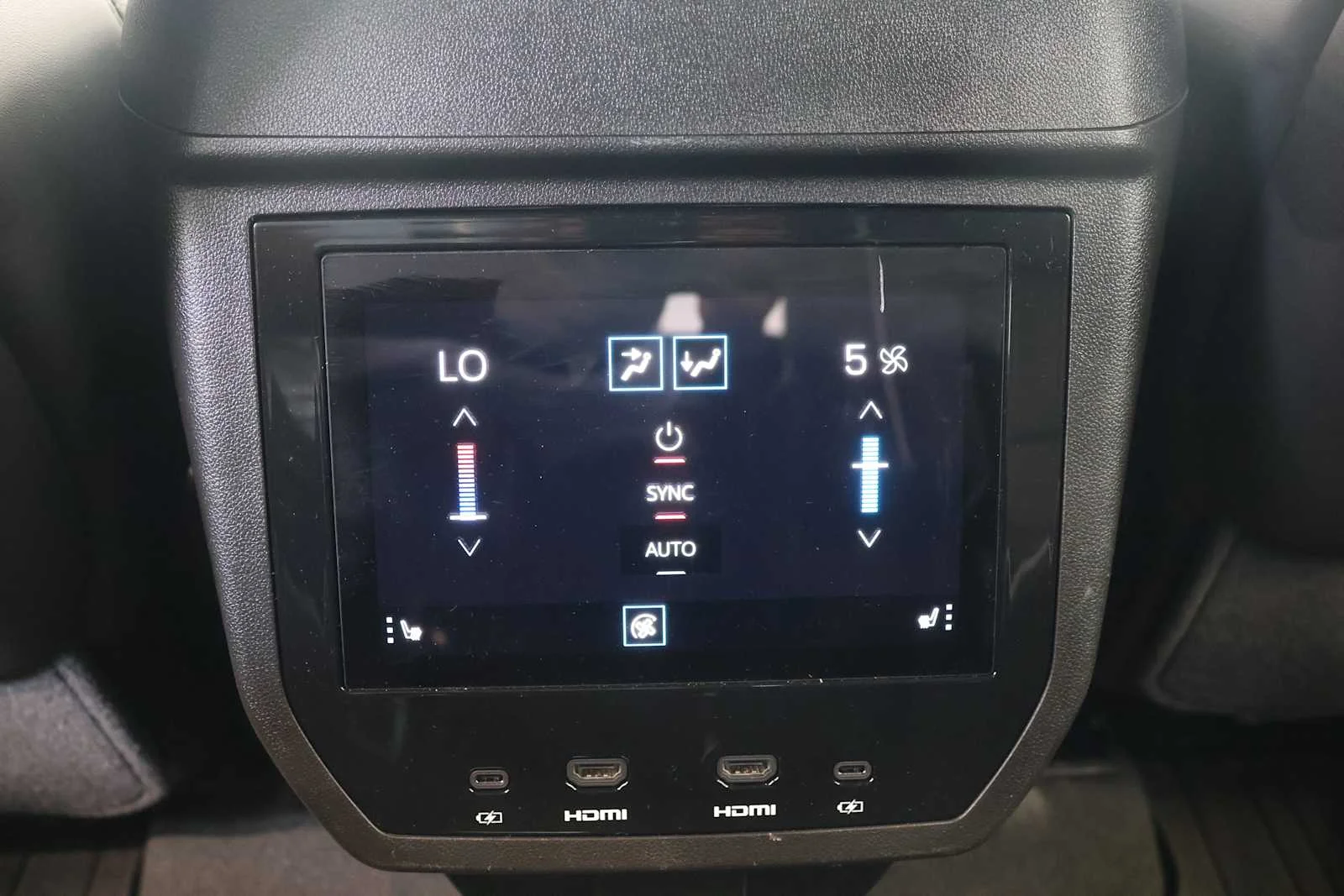 Used 2025 Onyx Black GMC AT4 Ultimate image 18