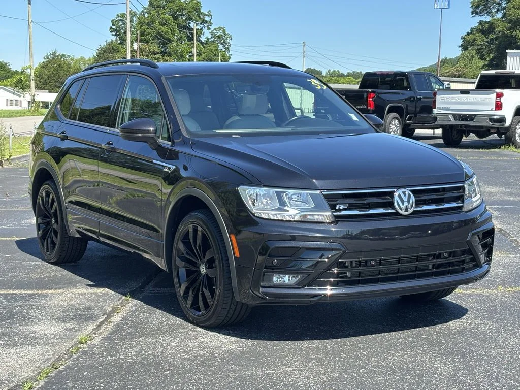 Used 2021 Black Volkswagen 2.0T SE R-Line Black image 4