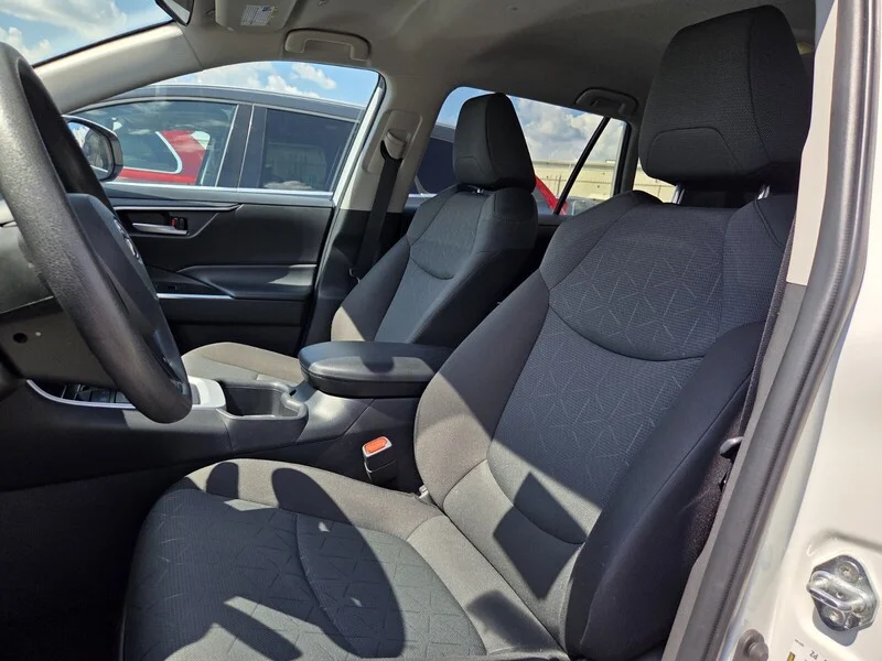 Used 2025 Ice TOYOTA XLE image 7