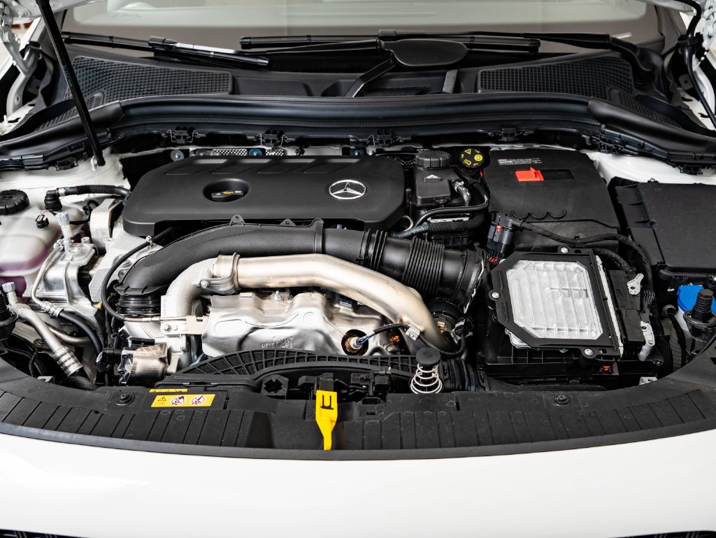 New 2026 Polar White Mercedes-Benz GLA 250 image 43