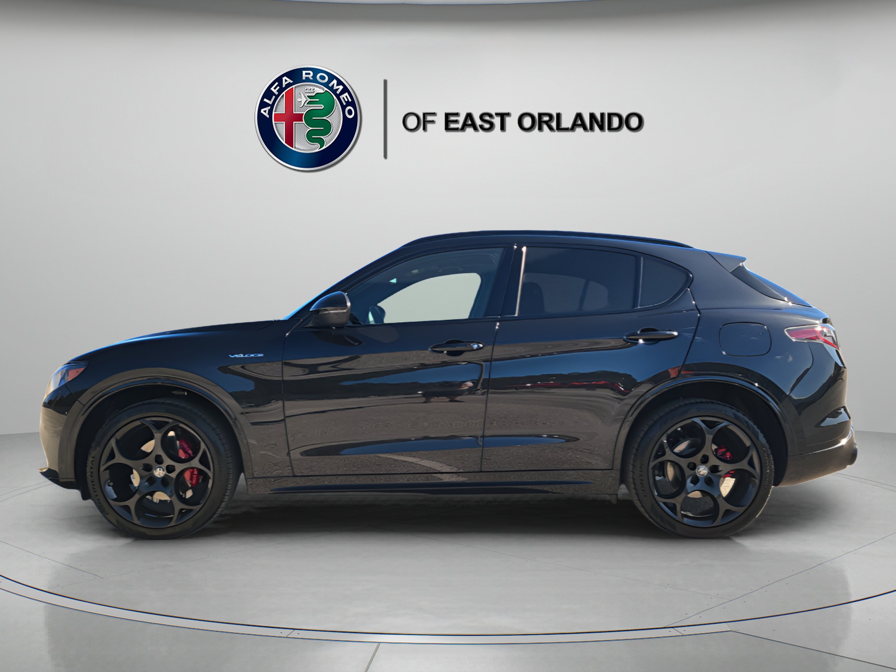 New 2026 Vulcano Black Metallic Alfa Romeo  image 3