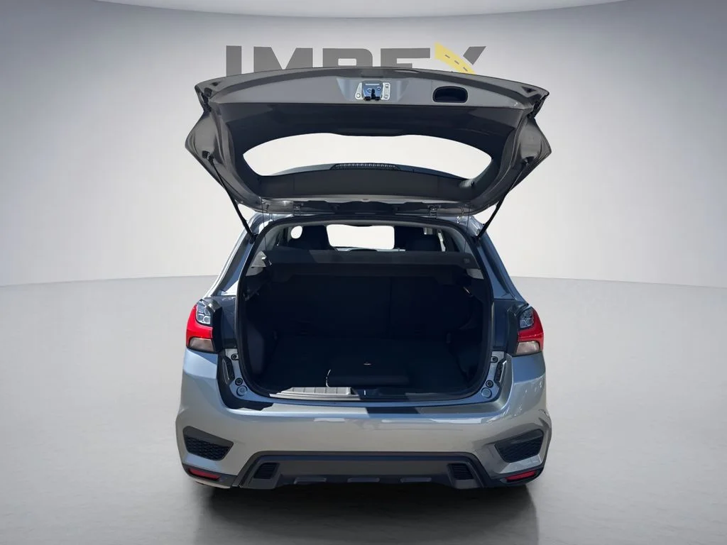 Used 2022  Mitsubishi 2.0 SE image 11