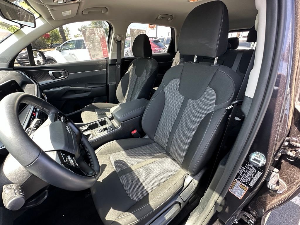 Used 2026  Kia LX image 3