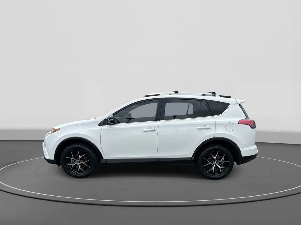 Used 2016 SUPER WHITE Toyota SE image 3