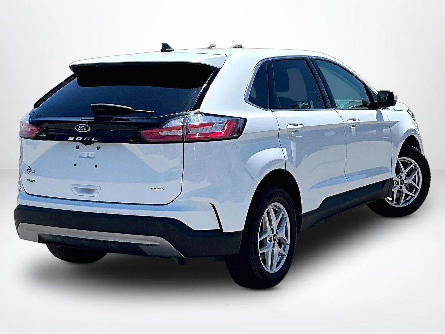 Used 2024 White Ford SEL image 3