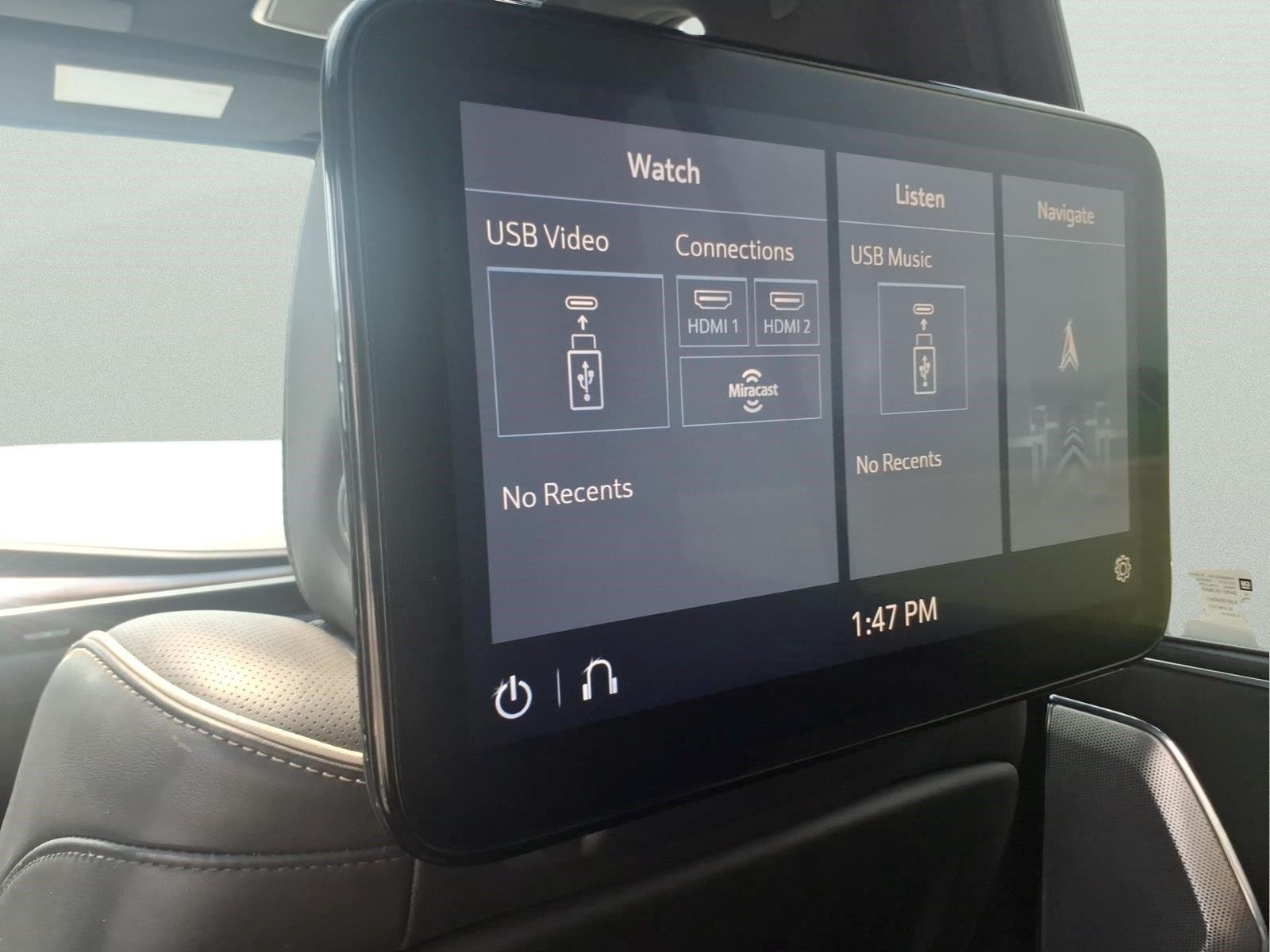 Used 2021 CRYSTAL WHITE TRICOAT Cadillac Sport Platinum image 17