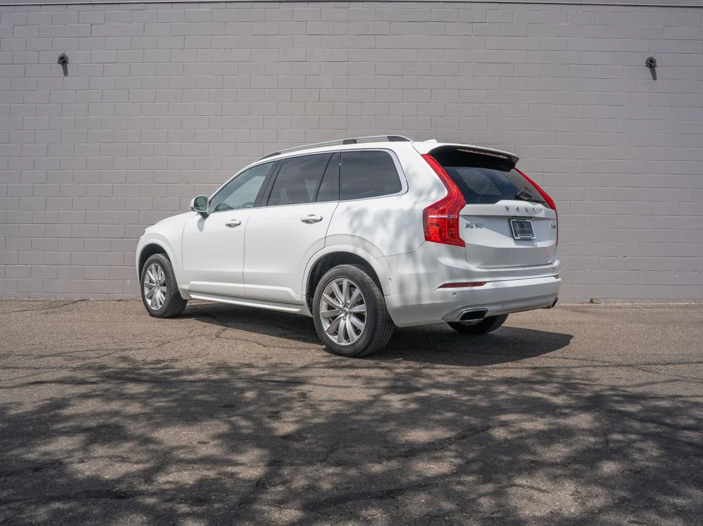 Used 2018 White Volvo T6 Momentum image 3